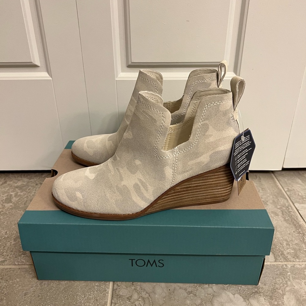 Toms Kallie wedge boot
